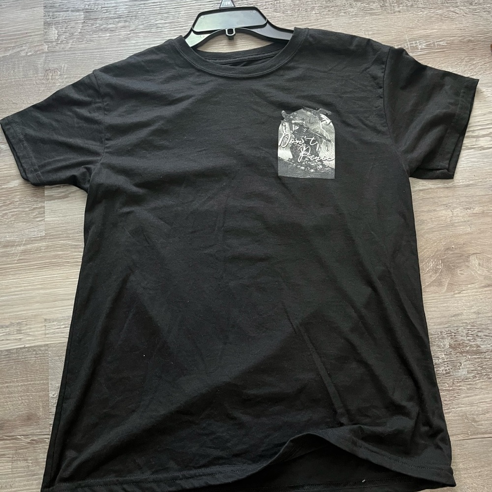 Black Graphic tee (Don’t Panic)